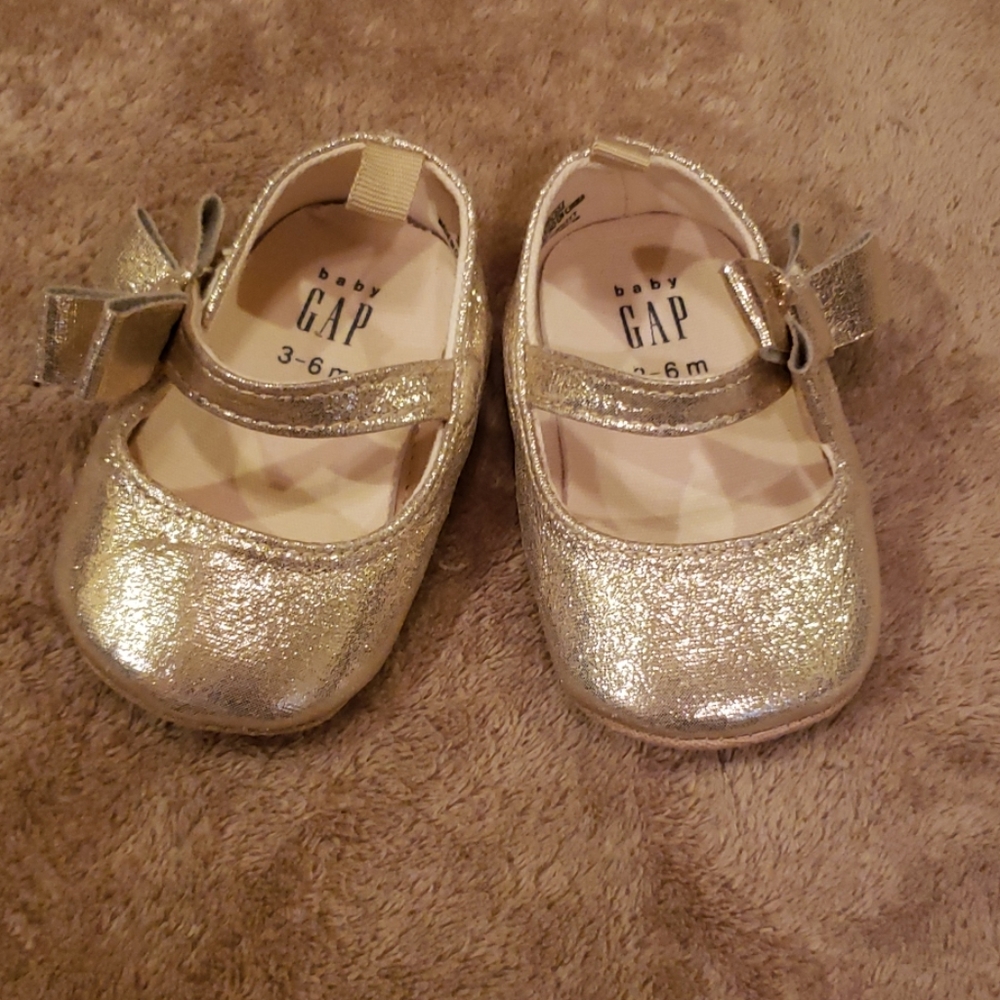 Baby Gap, infant girls sz 3-6 mo, gold, shoes